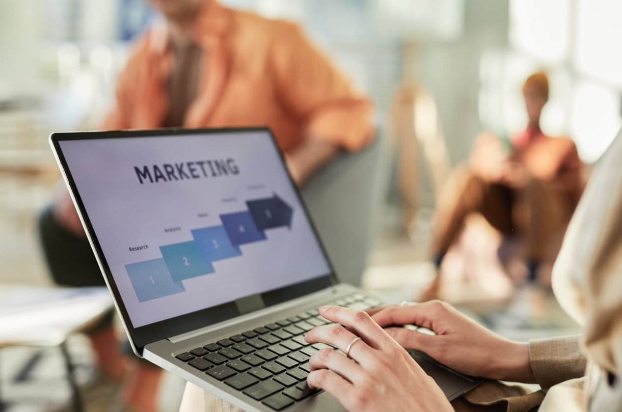 email marketing laptop