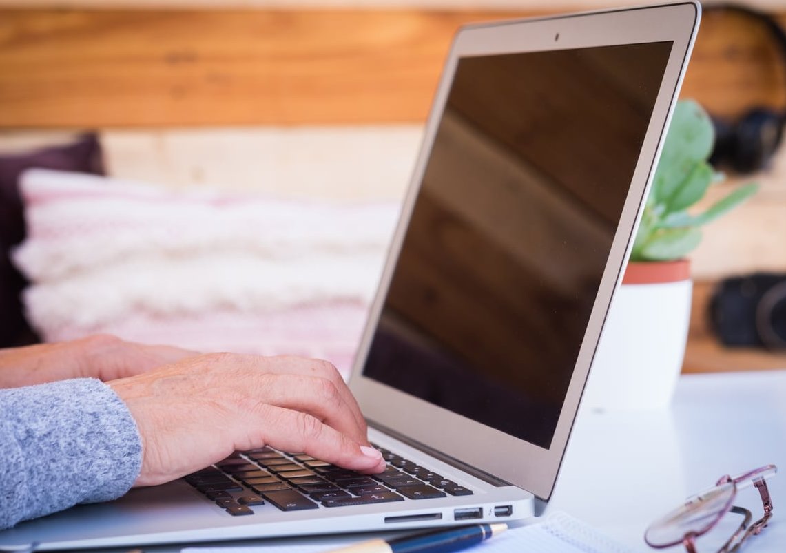 blog reader laptop