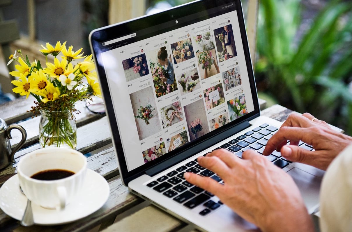 ecommerce product page laptop