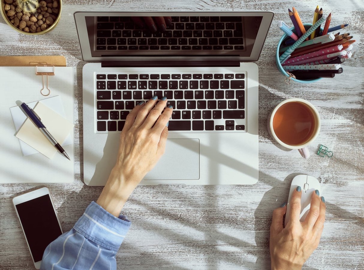content writing desk laptop