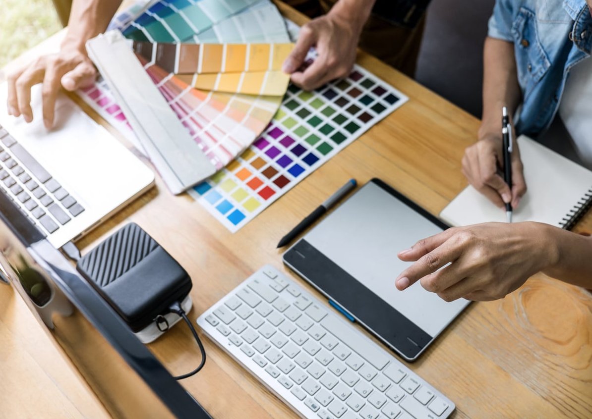 content writing desk laptop