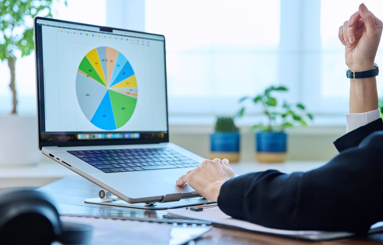 facebook ads dashboard laptop